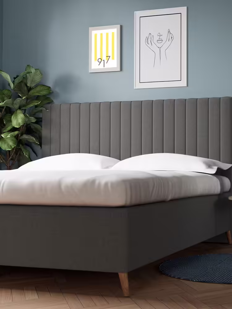 Casablanca Stella boxmadras fra Drømmeland i en moderne soveværelsesindretning. Sengen tilbyder komfort og støtte med et elegant design, perfekt til et stilfuldt soveværelse.